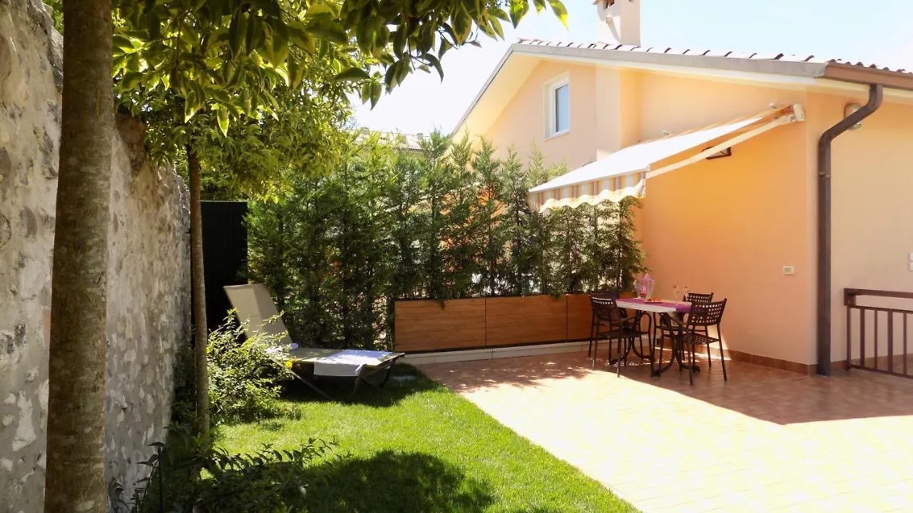 Millyholidays - Apartment Lilla - Center - Nearby Beach - Private Garden - Spa Pool Bardolino